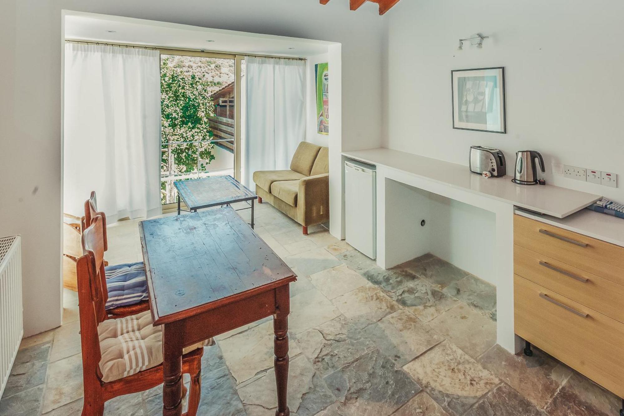 Archondia House - Holiday Apartments With Pool カラヴァソス エクステリア 写真